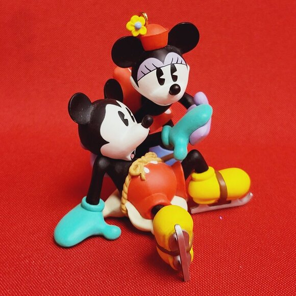 Hallmark Disney Mickey and Minnie Mouse Ice Skating Ornament 1997 - Picture 7 of 12